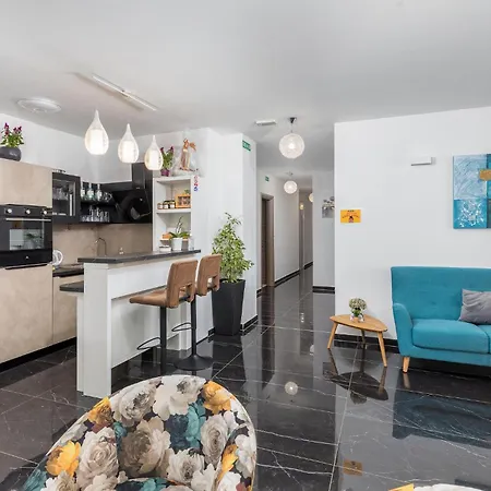 Apartment Pet Friendly Apartment In Pula With Wifi *