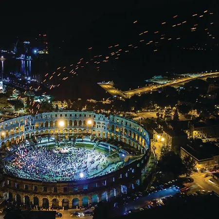 Lovely In With Wifi פולה